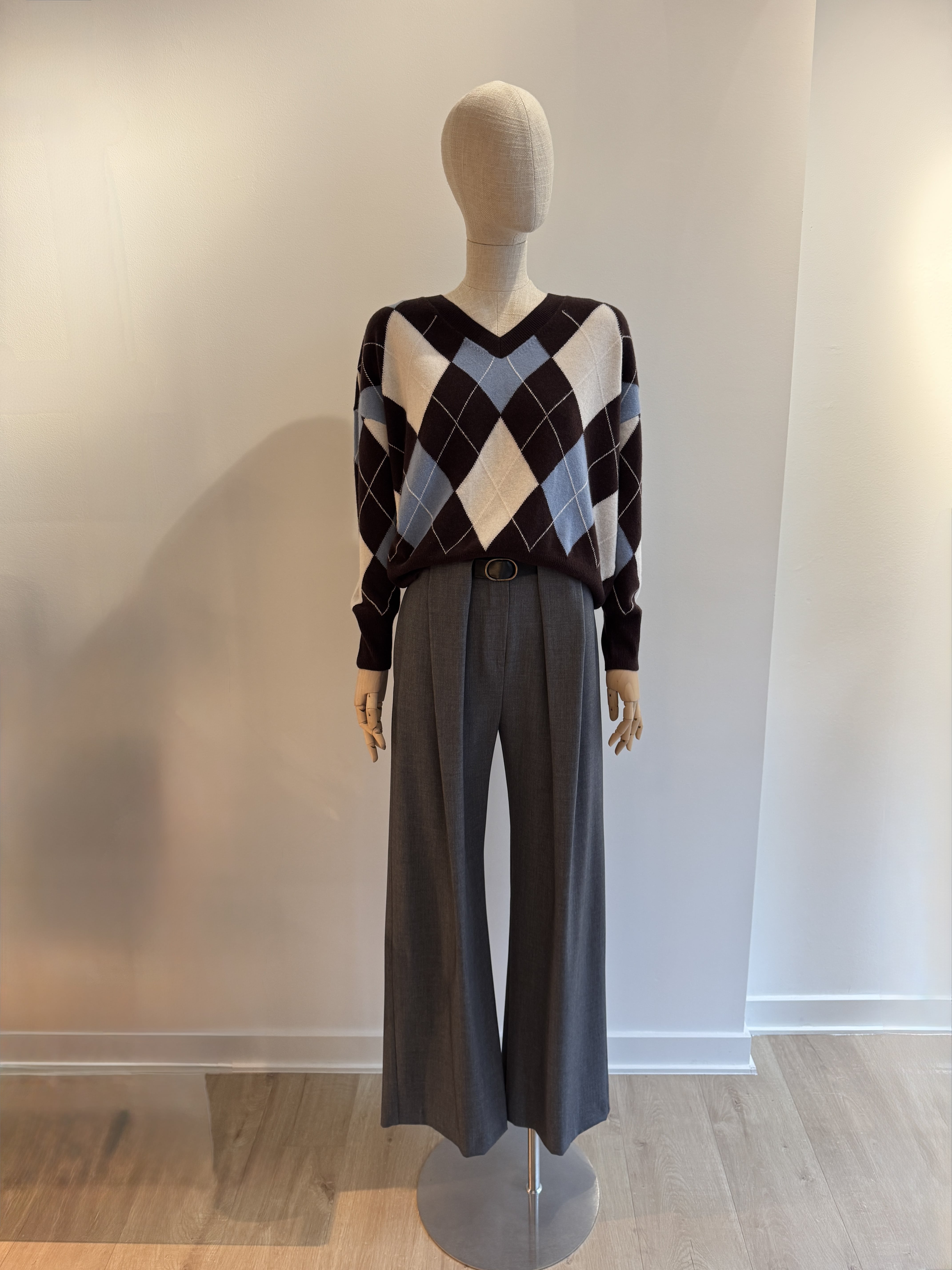 Relaxed fit brown/blue/white v-neck sweater